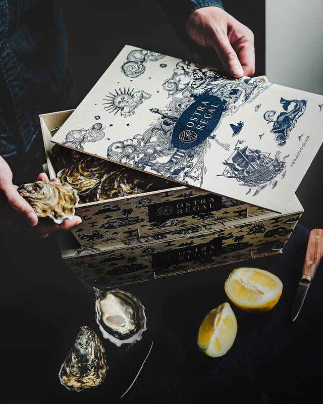 Bourriche illustrée d'huîtres Ostra Regal